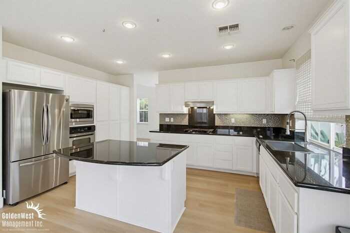 706 Casita Ln - Photo 4 of 26