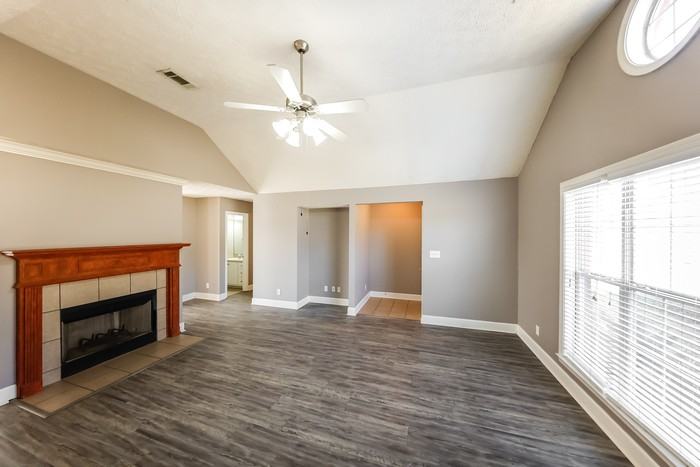 1812 Aspen Way - Photo 5 of 13