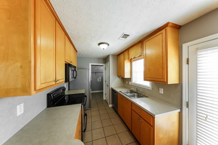 1812 Aspen Way - Photo 7 of 13