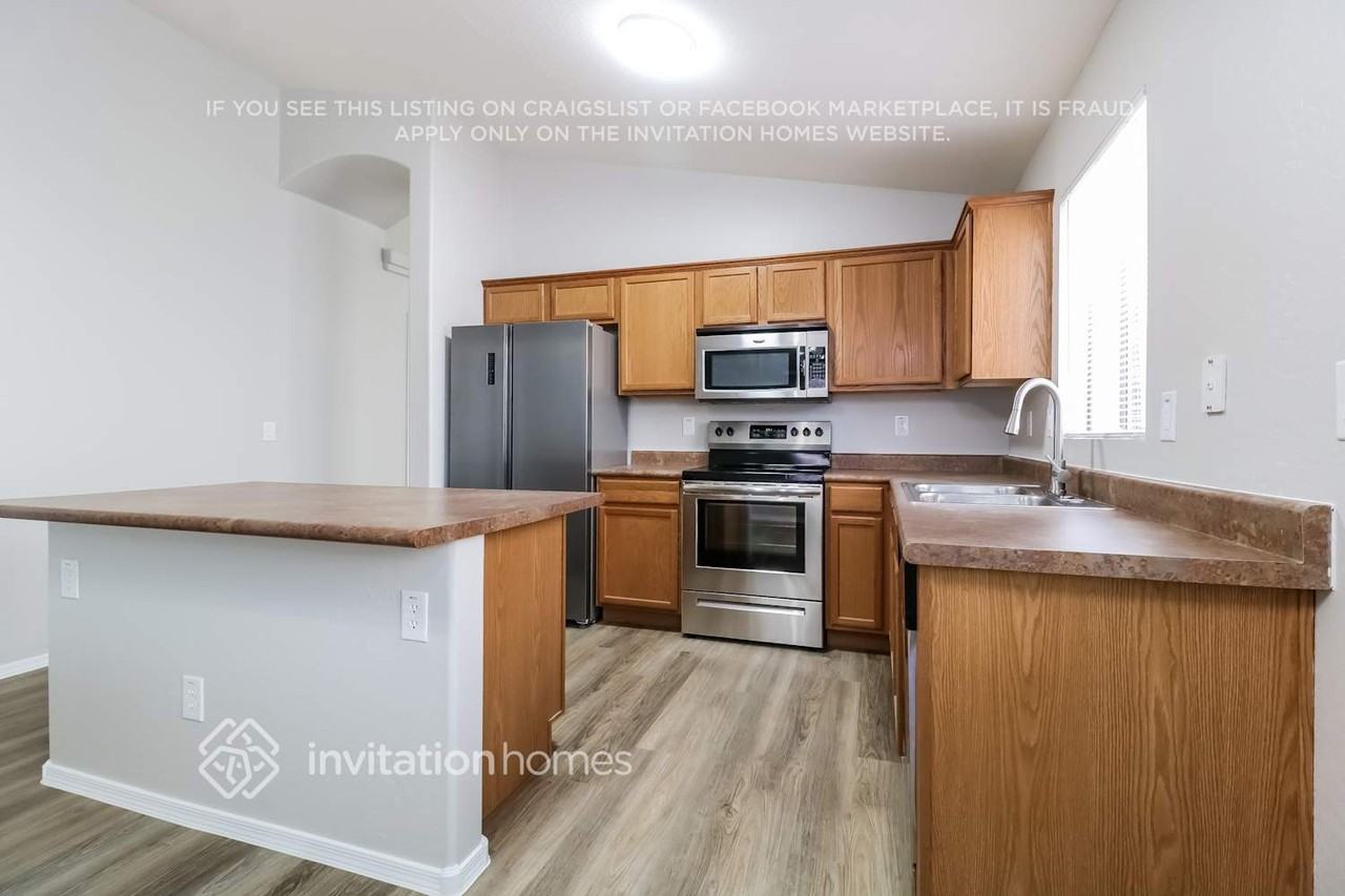 21836 W Mohave St - Photo 5 of 15