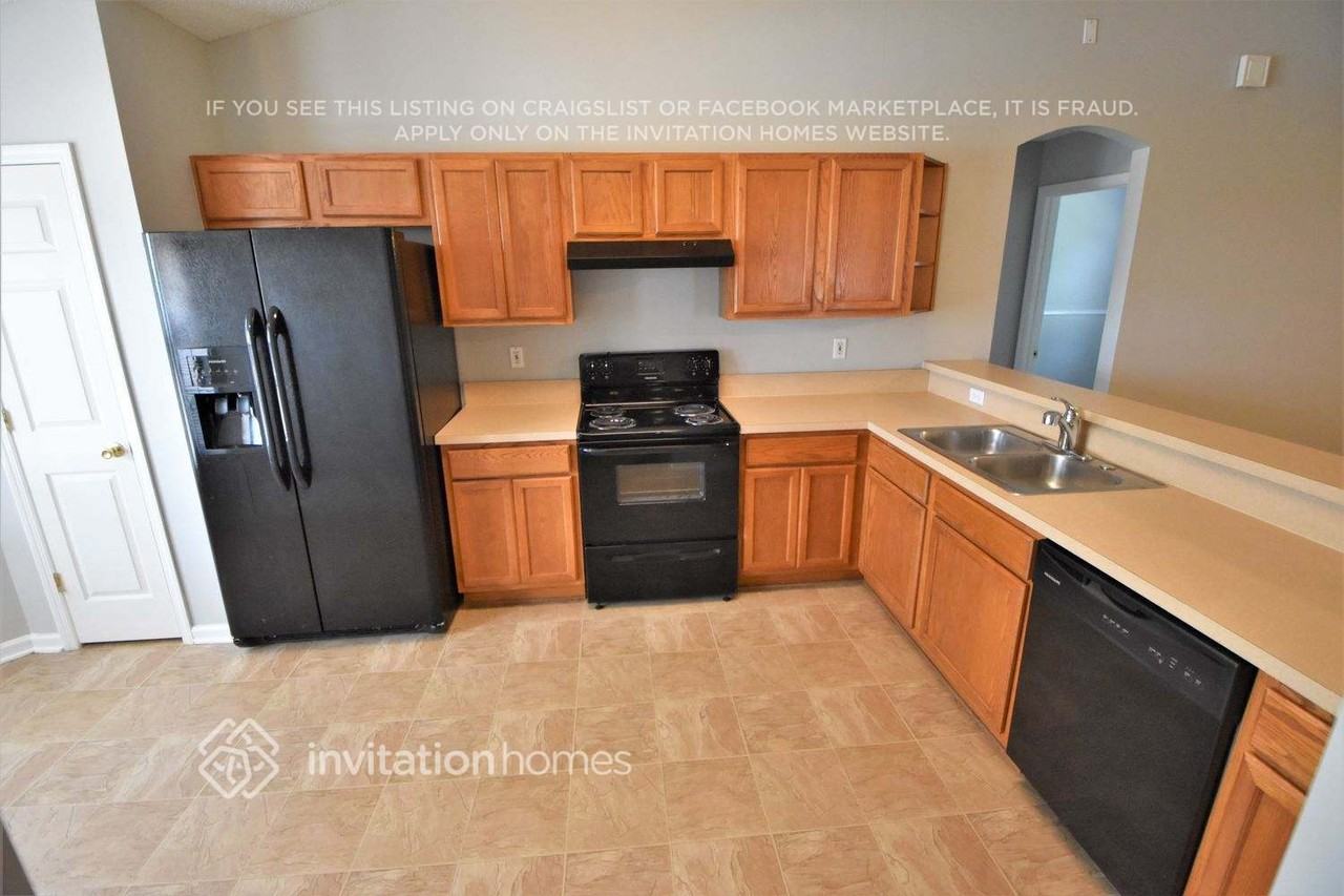 9785 Oxford Station Dr - Photo 4 of 9