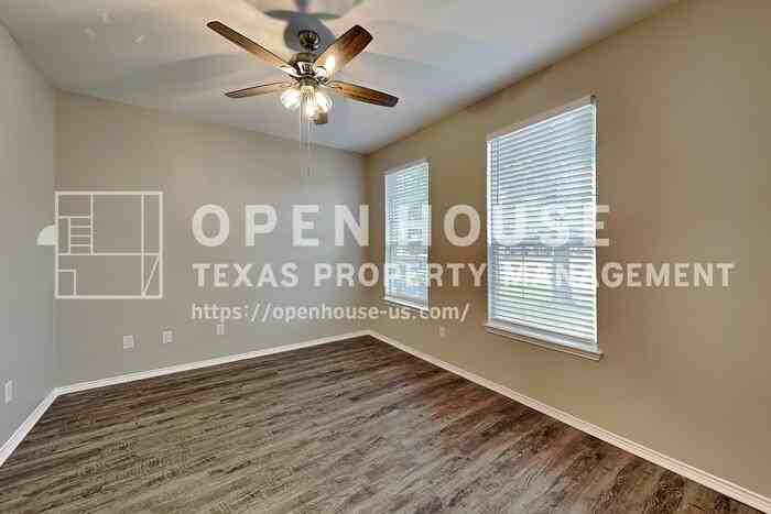 1317 Eagle Wing Ln - Photo 5 of 23