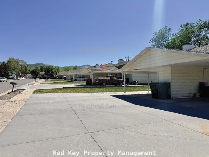 347 Noble Rd - Photo 5 of 6