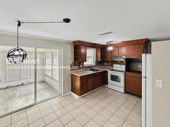 2412 Arcadia Rd - Photo 4 of 27