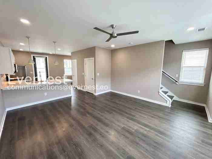 303 Jeffries Way - Photo 4 of 24