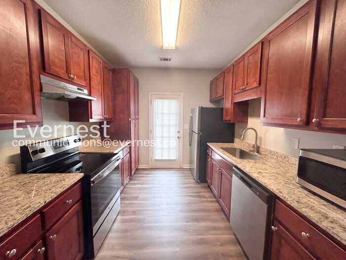 8648 Thomas Ln - Photo 5 of 23