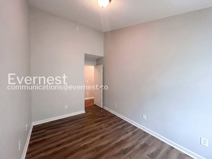 8648 Thomas Ln - Photo 7 of 23