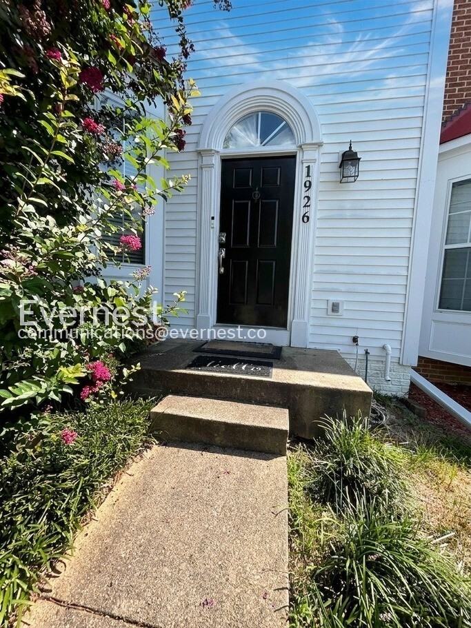 1926 Wicklow Ct - Photo 2 of 8