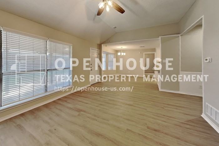 1228 Windy Meadows Dr - Photo 4 of 20
