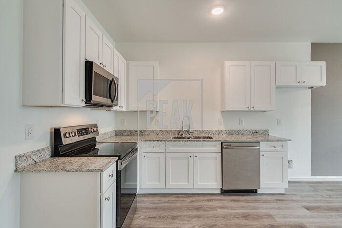 3220 Cherry Ln - Photo 2 of 25