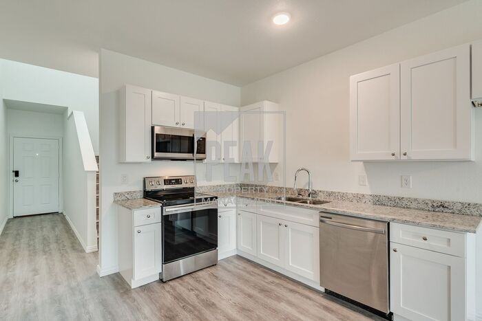 3220 Cherry Ln - Photo 3 of 25