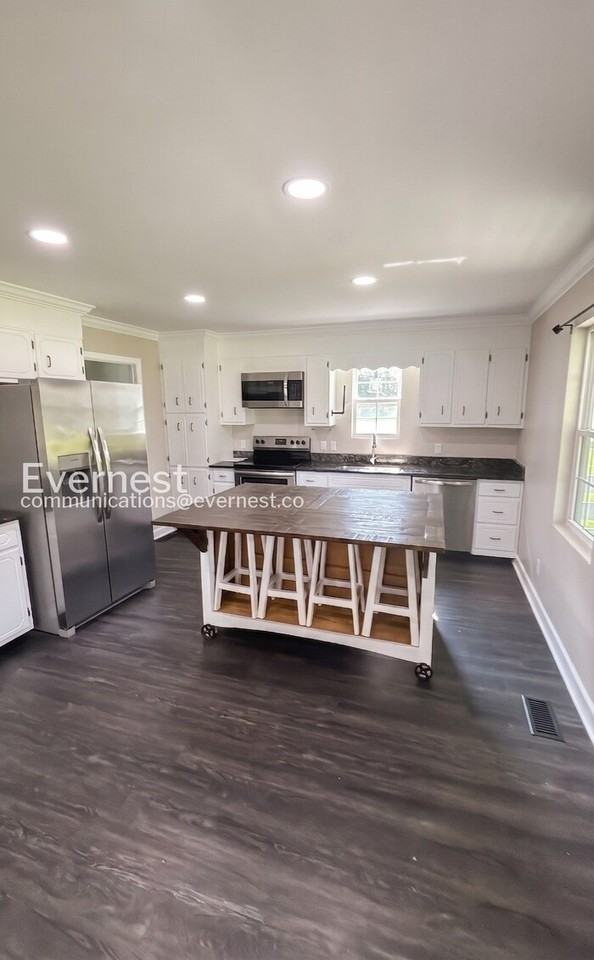 736 Hancock Rd - Photo 2 of 31