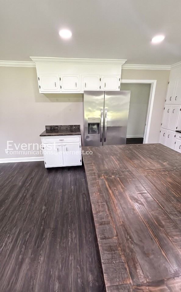 736 Hancock Rd - Photo 3 of 31