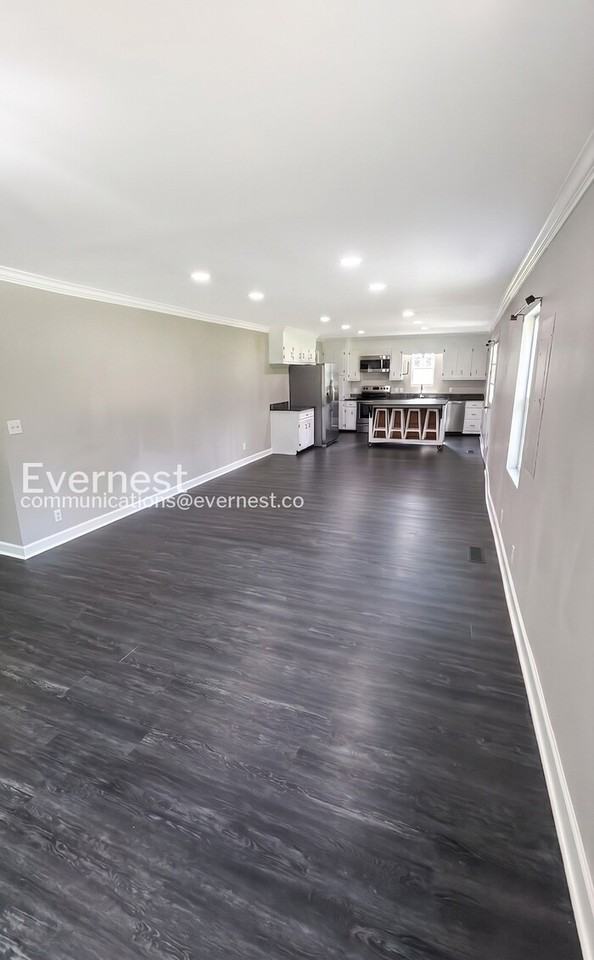 736 Hancock Rd - Photo 4 of 31