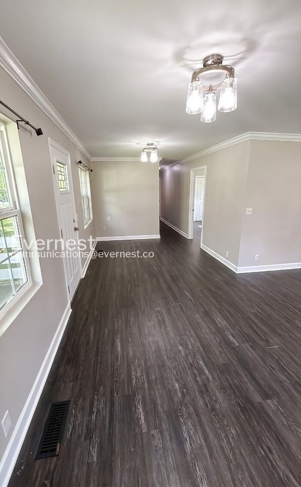 736 Hancock Rd - Photo 5 of 31