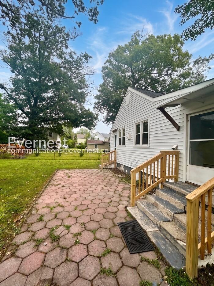 227 Lincoln Ave - Photo 3 of 25