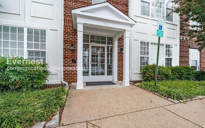 701 Cobblestone Blvd #212