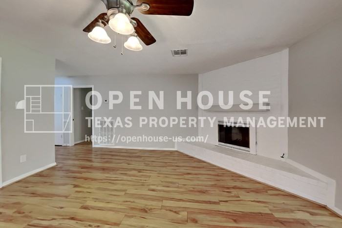 1920 Crooked Creek Ln - Photo 5 of 23