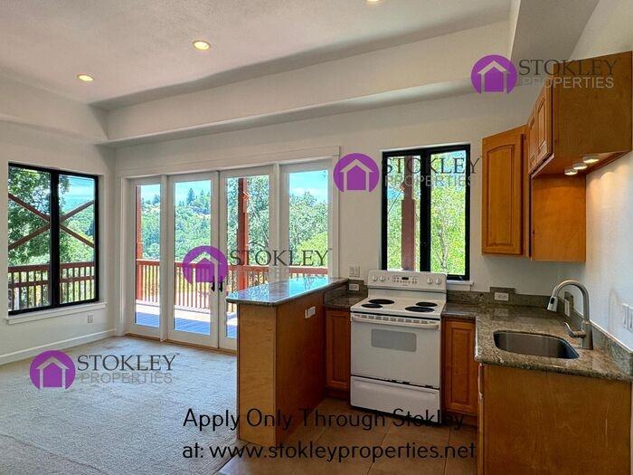 712 Moraga Rd - Photo 2 of 11