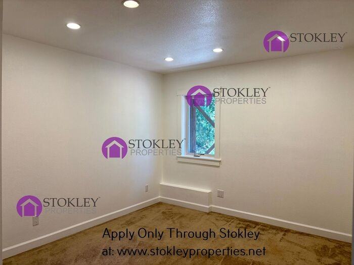 712 Moraga Rd - Photo 3 of 11
