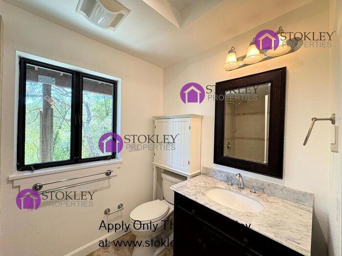 712 Moraga Rd - Photo 4 of 11