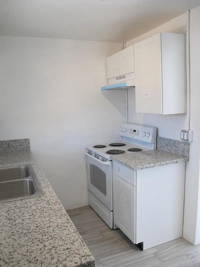 1120 E Water St - Photo 6 of 9