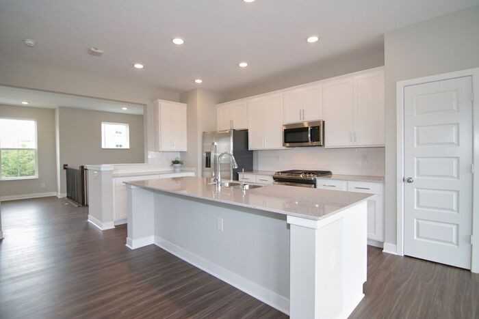 933 Yorkshire Ln - Photo 6 of 19