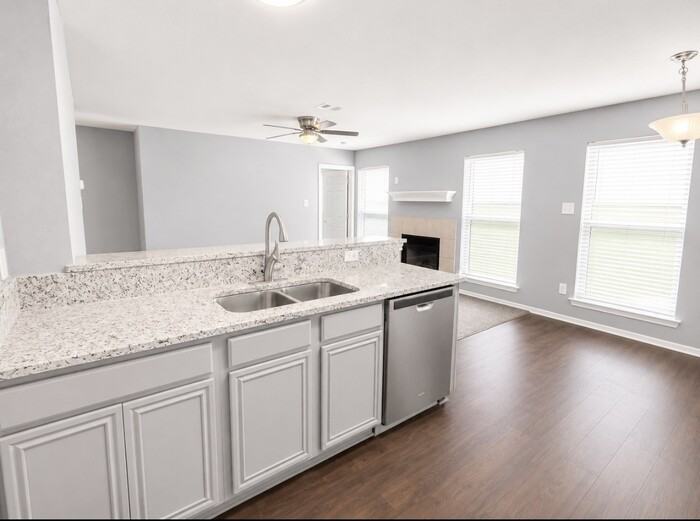 316 California Dr - Photo 3 of 9