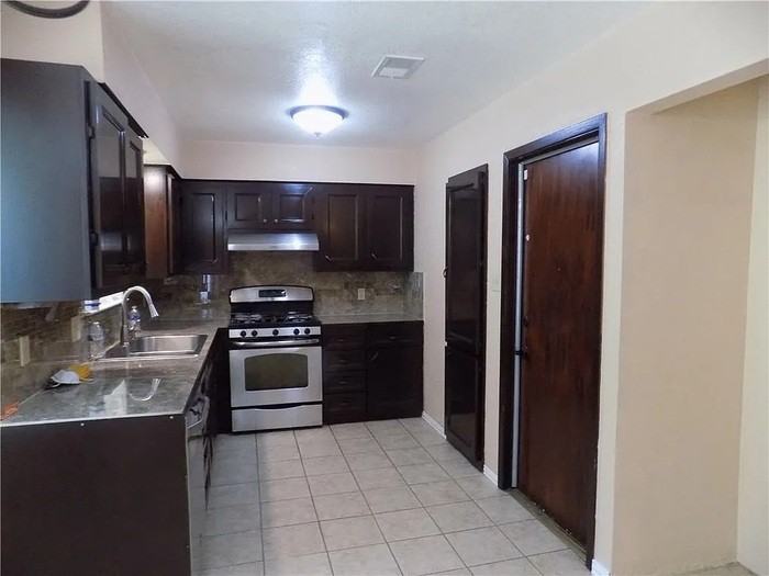 8402 Leesburg Cir - Photo 4 of 22