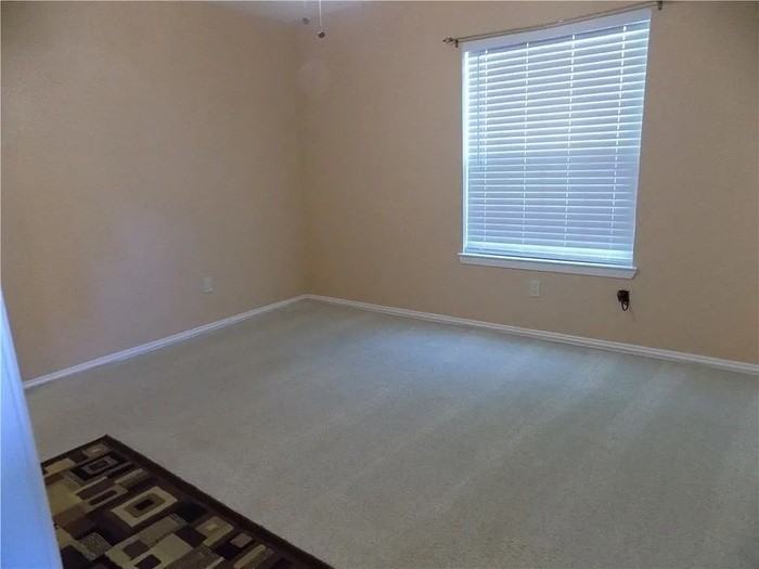 8402 Leesburg Cir - Photo 5 of 22