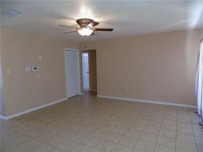 8402 Leesburg Cir - Photo 6 of 22
