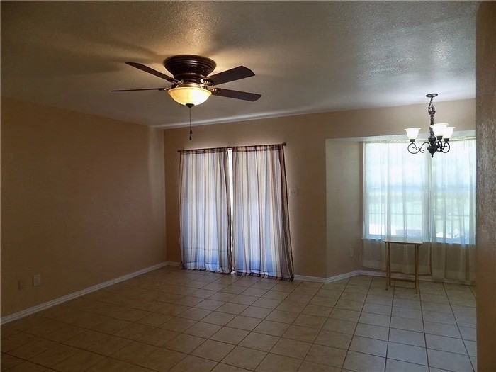 8402 Leesburg Cir - Photo 7 of 22