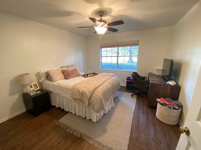408 Mimosa Dr - Photo 3 of 9