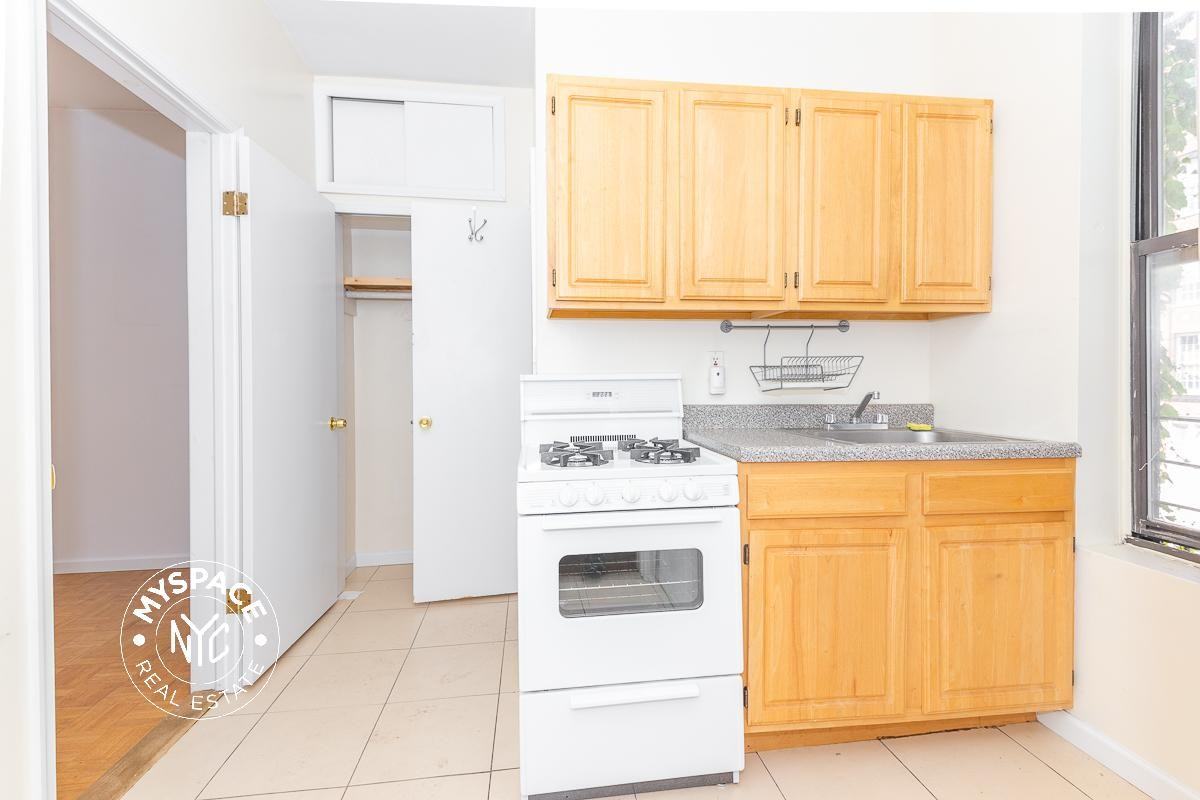 244 Roebling St #5 - Photo 3 of 7