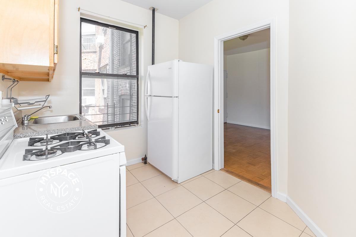 244 Roebling St #5 - Photo 4 of 7