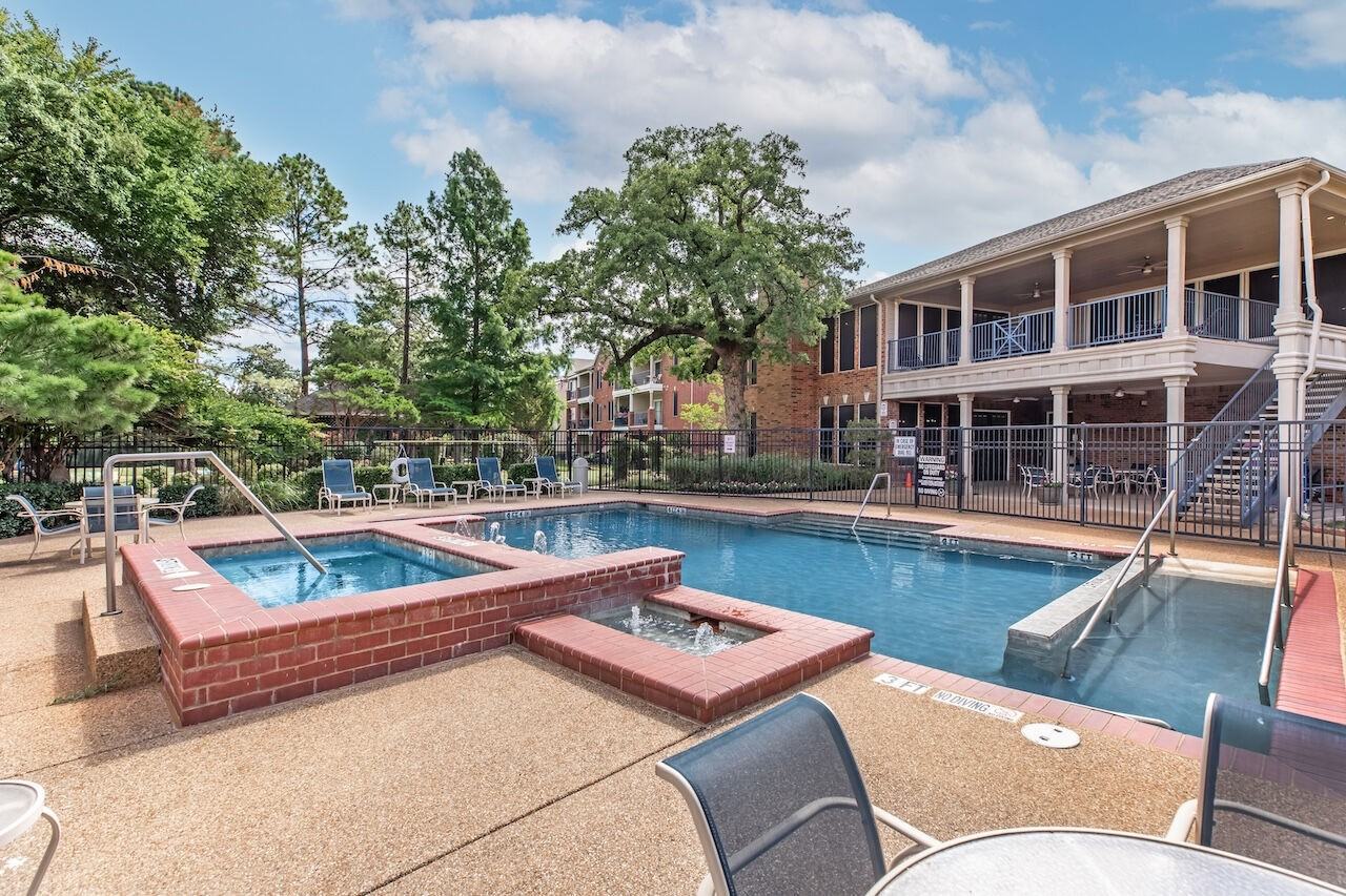 Villas on Bear Creek - Photo 5 of 47