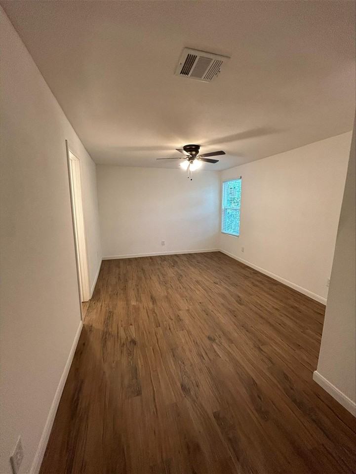 705 E Jones St #1 - Photo 4 of 9