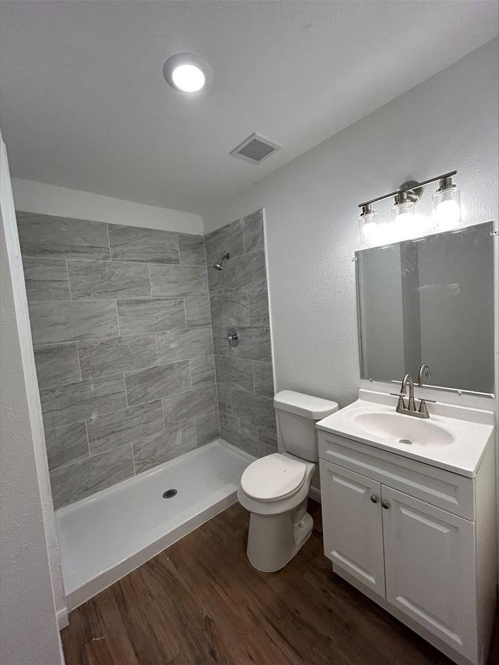 705 E Jones St #1 - Photo 6 of 9