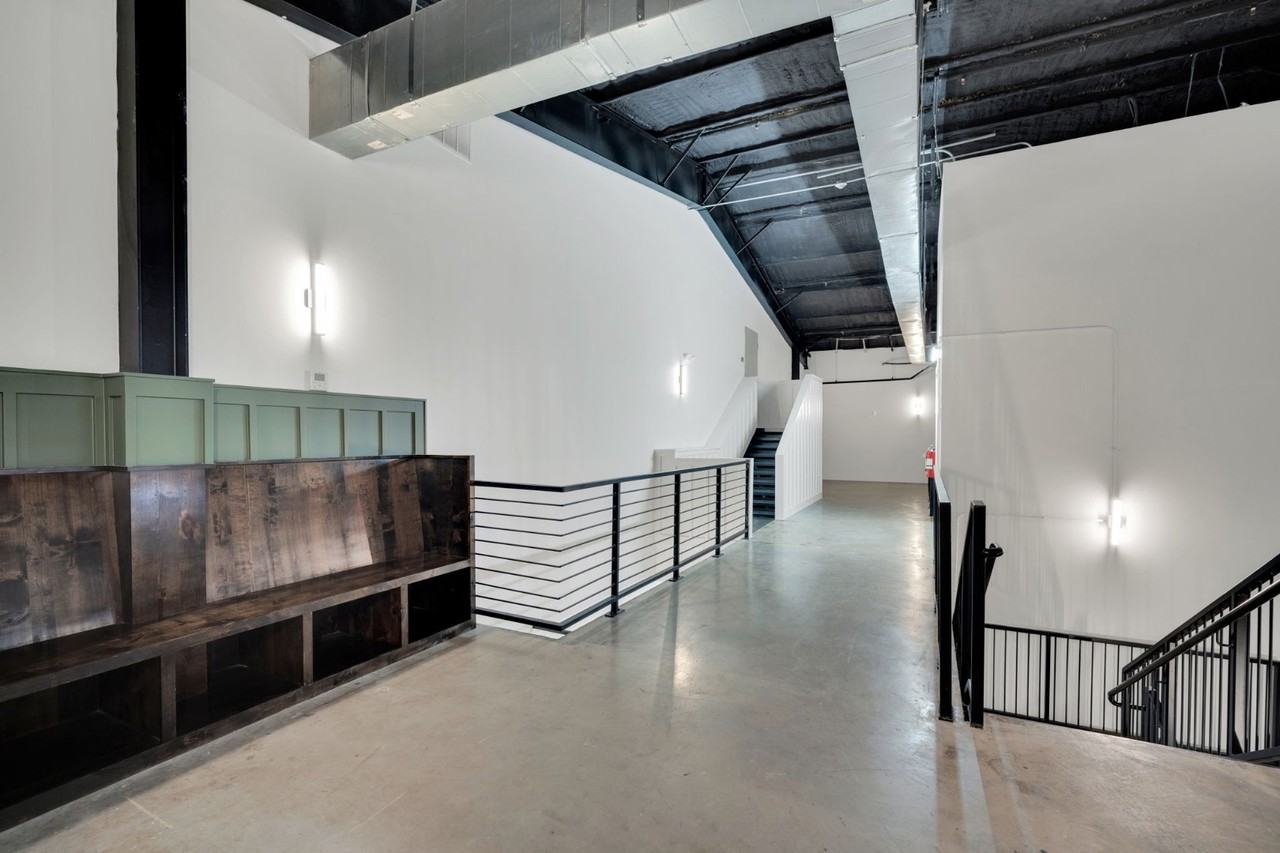 Lawson - Apartments - Photo 5 of 8