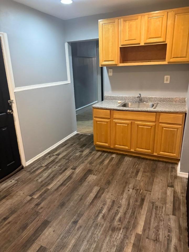 2045 W Tioga St - Photo 7 of 15