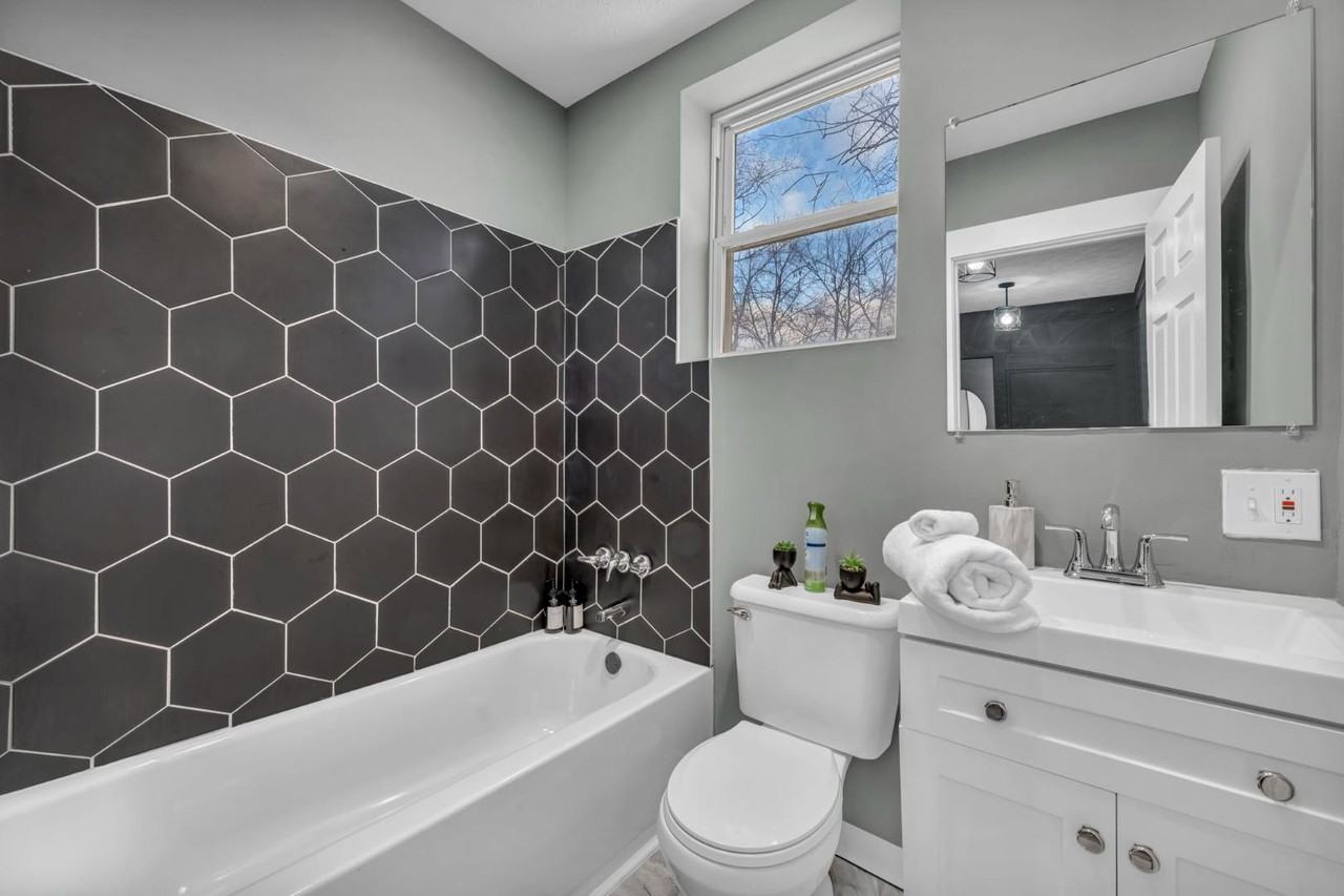 06 - 3081 W 16th, Cleveland, OH 44113 - Photo 3 of 10