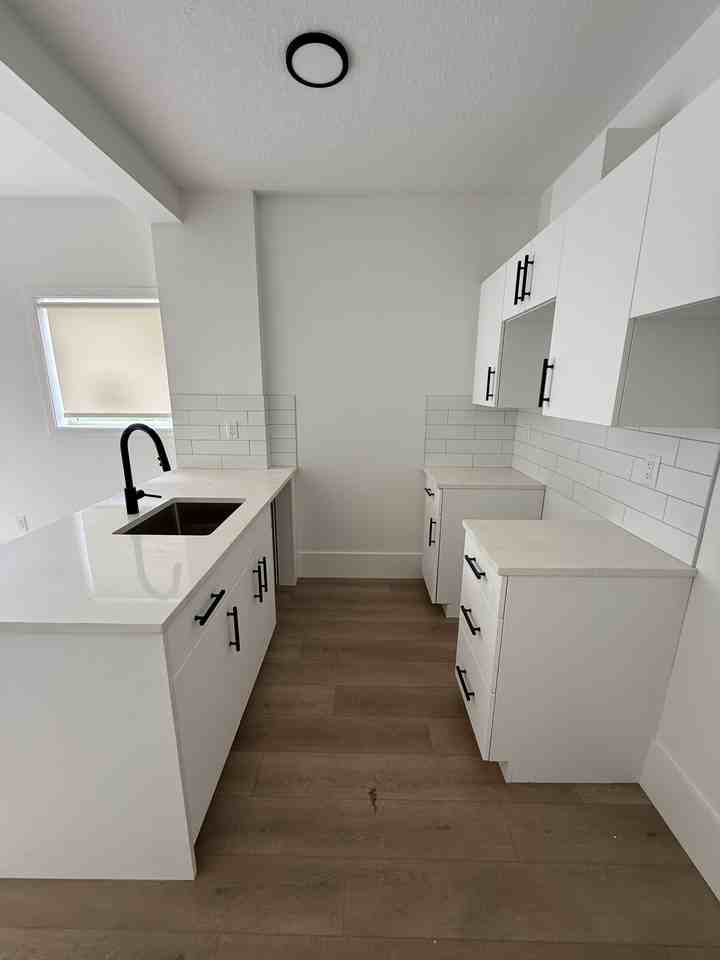 10975 130 Street - 10975 GAR #10975GAR - Photo 3 of 15