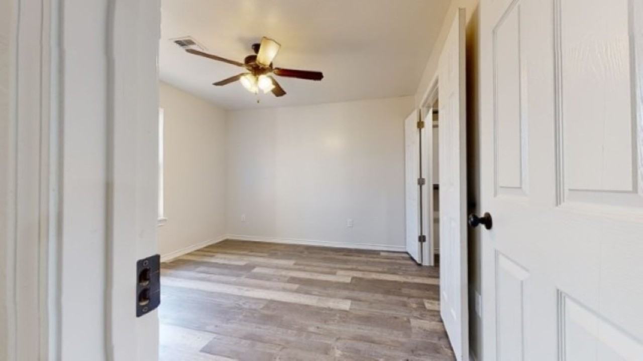 415 W James StUnit 1 #1 - Photo 4 of 17