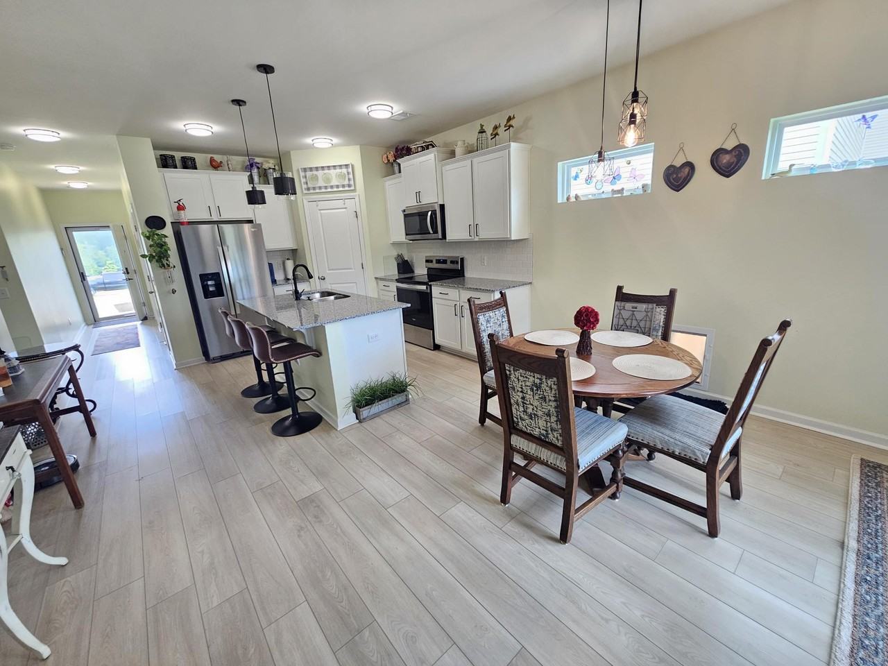 405 Griffon Dr #1 - Photo 4 of 18