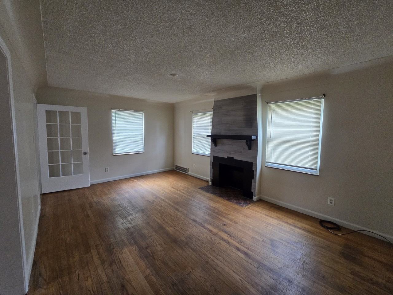 15205 Maplewood Ave #1 - Photo 3 of 49