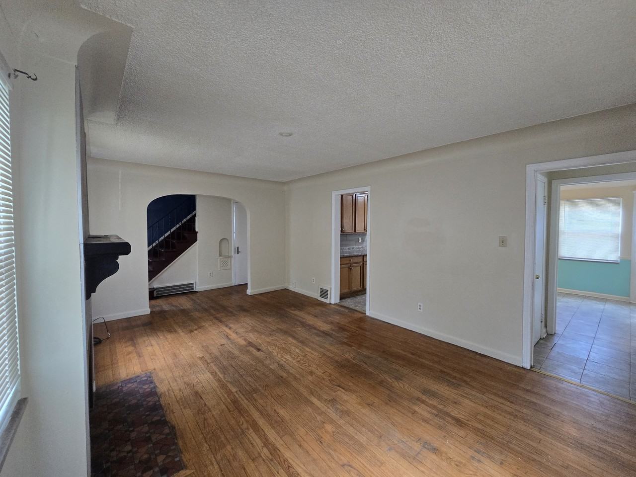 15205 Maplewood Ave #1 - Photo 4 of 49