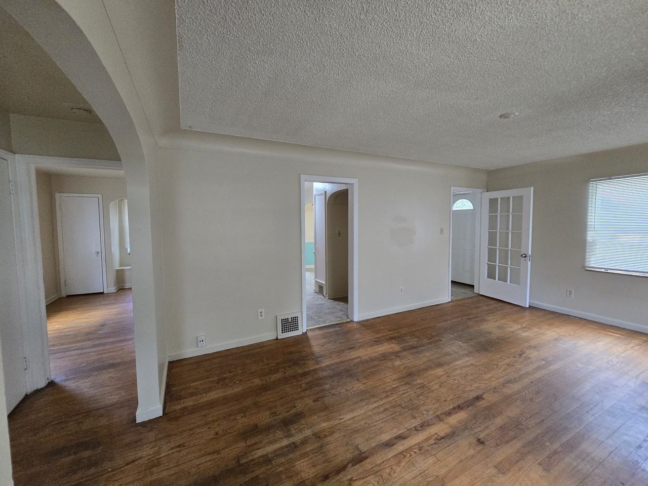 15205 Maplewood Ave #1 - Photo 5 of 49