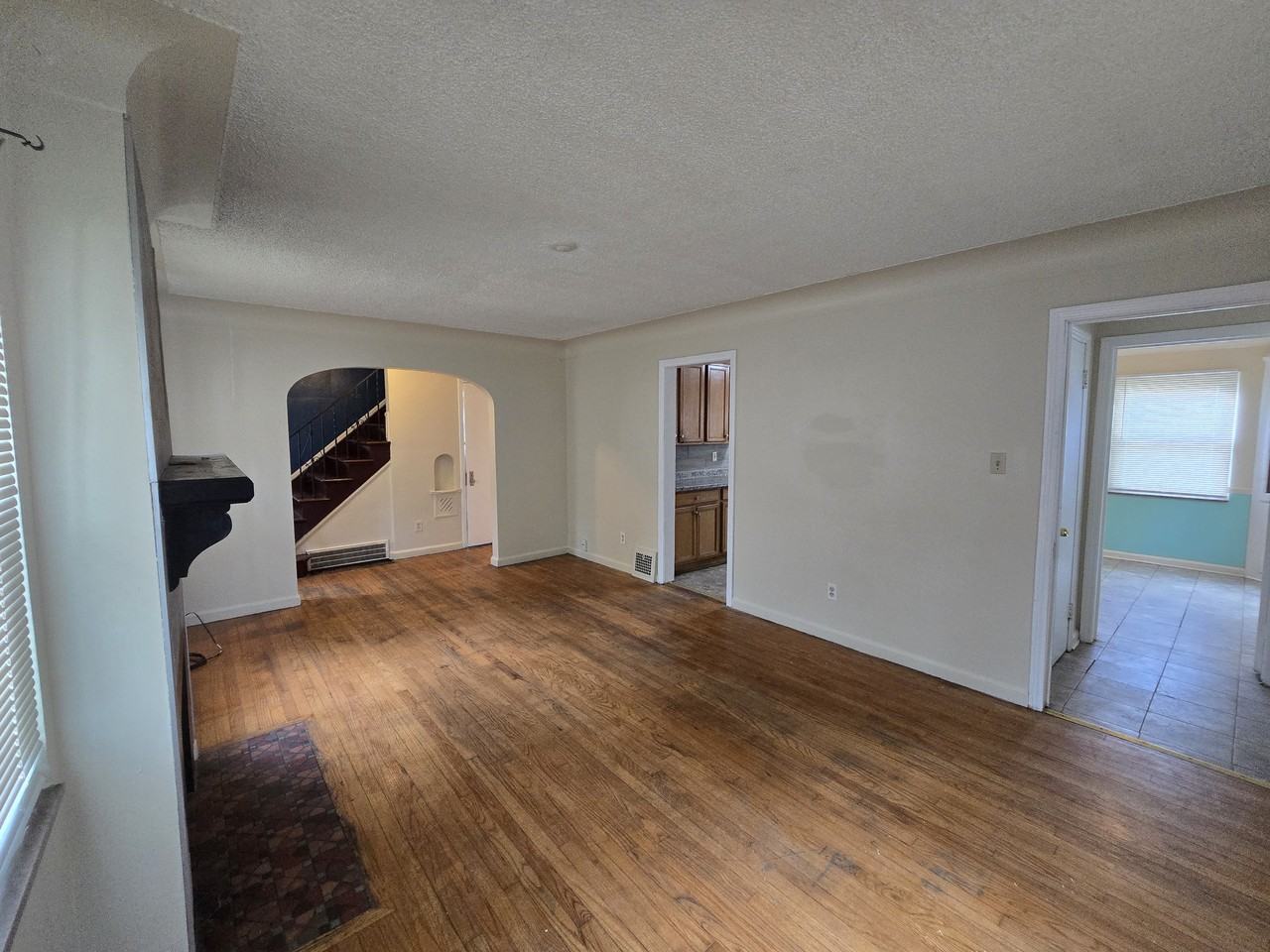 15205 Maplewood Ave #1 - Photo 6 of 49