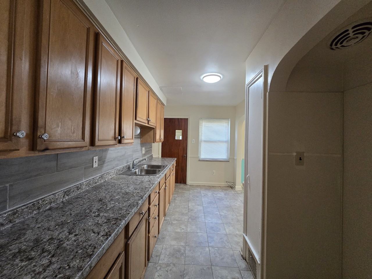 15205 Maplewood Ave #1 - Photo 7 of 49