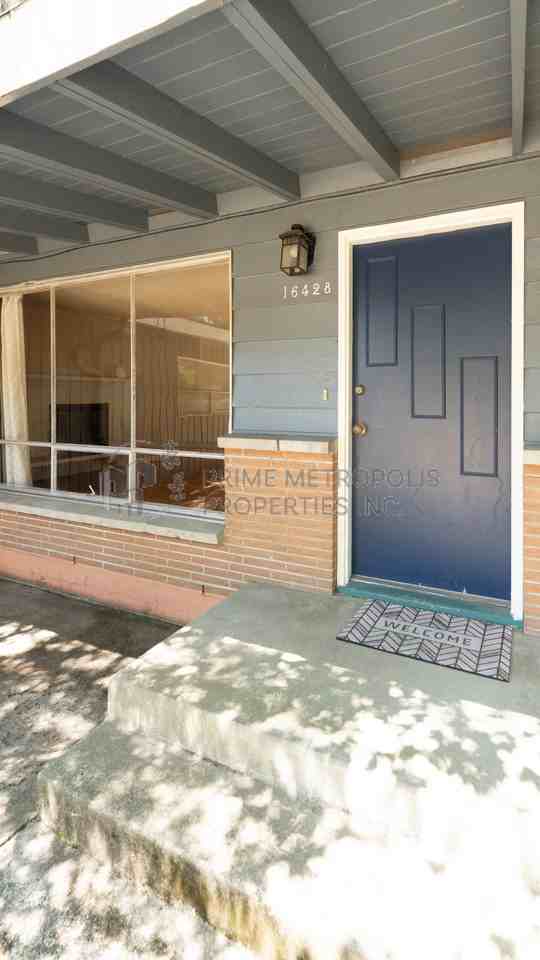 16428 Se 16th St #1 - Photo 2 of 22